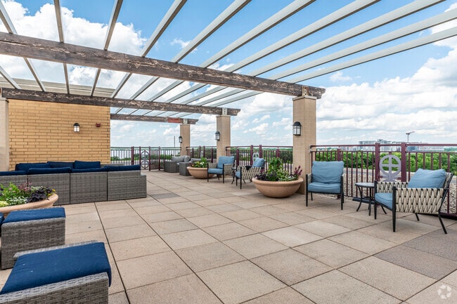Rooftop Deck - Hamilton Plaza