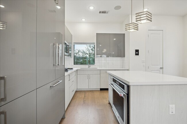 Foto del edificio - 2401 Crawford St