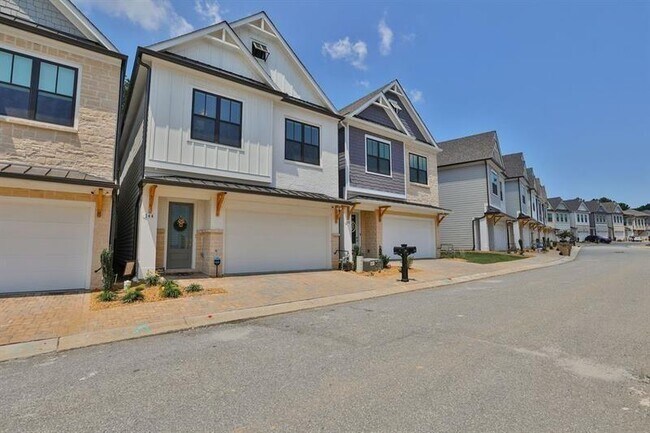 Foto del edificio - 144 Village Green Ave