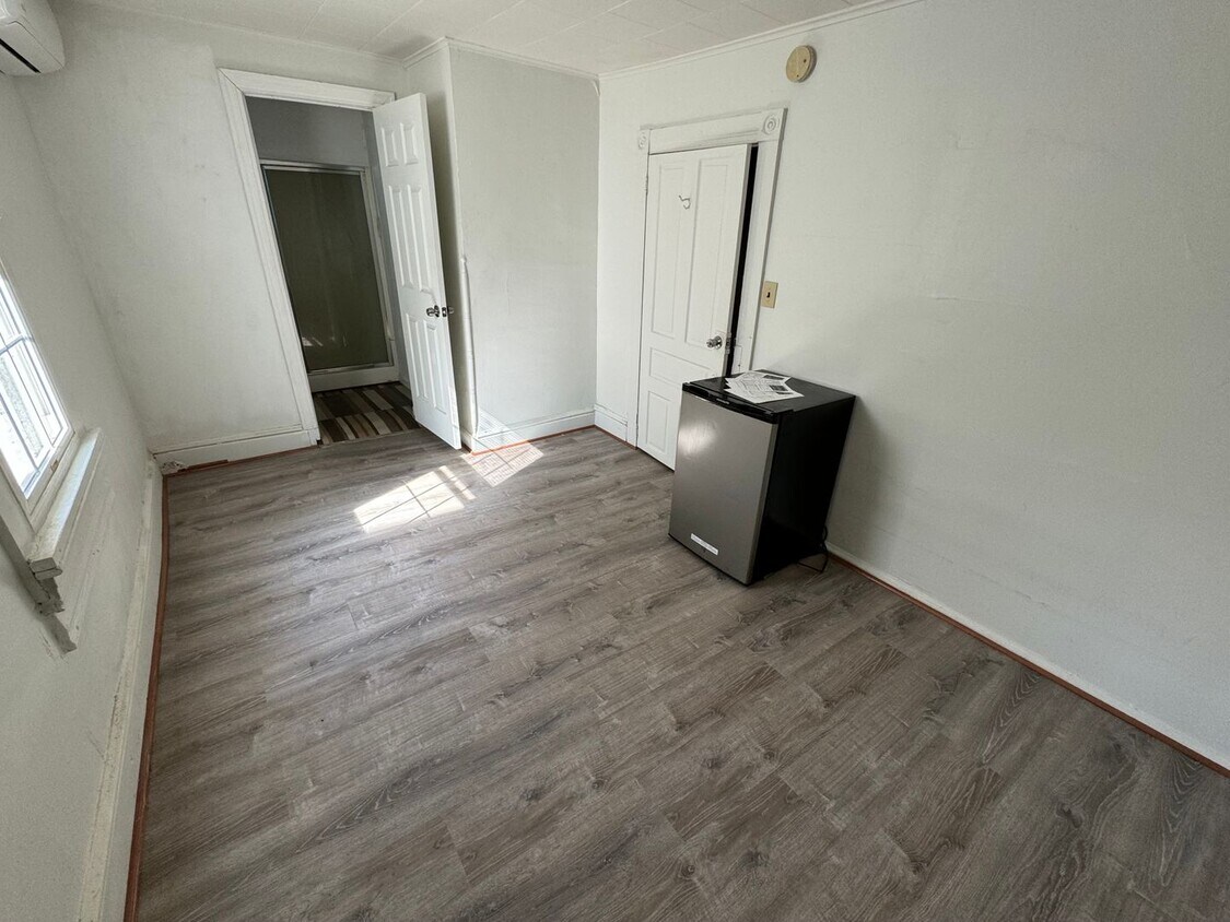Foto del edificio - Second-Floor Studio - Weekly Rent
