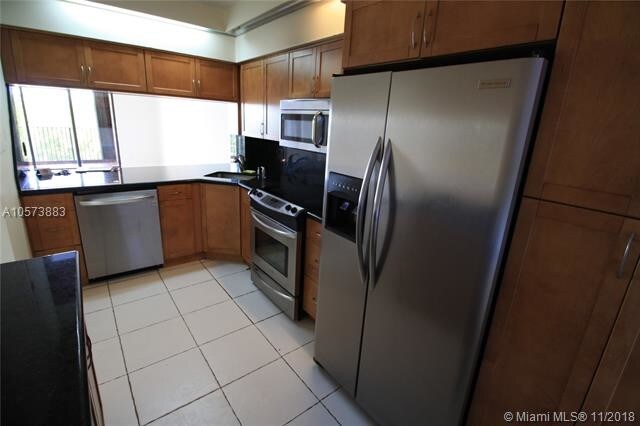Foto del edificio - 2300 NE 33rd Ave