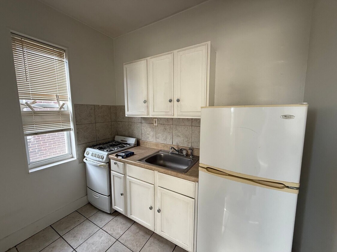 Foto principal - 7208 Torresdale Ave