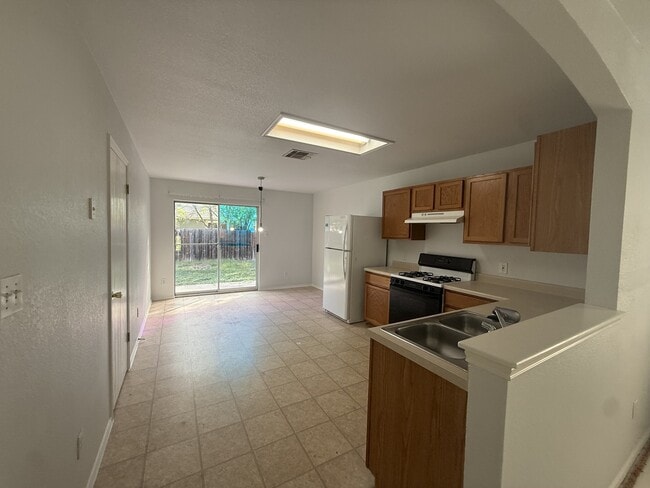 Building Photo - 128 Grant Way