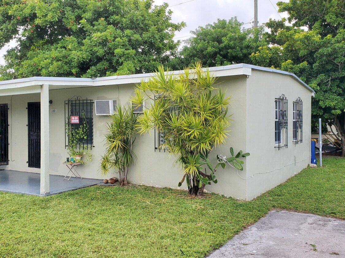 Foto principal - 1801 NW 74th St