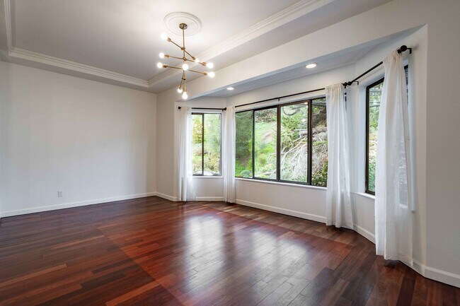 Foto del edificio - Corona Heights: Townhouse w/ Spectacular V...