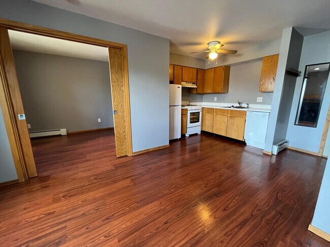 Building Photo - Charming Mapleton Ave. 1 Bed/1 Bath Condo - Available August 3rd!