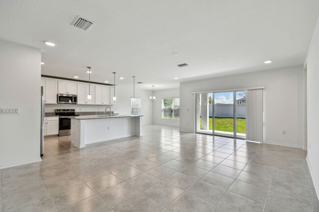 Building Photo - 12480 Hilltop Farms Dr