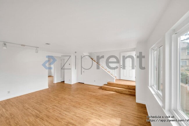 Building Photo - 12526 Pinehurst St