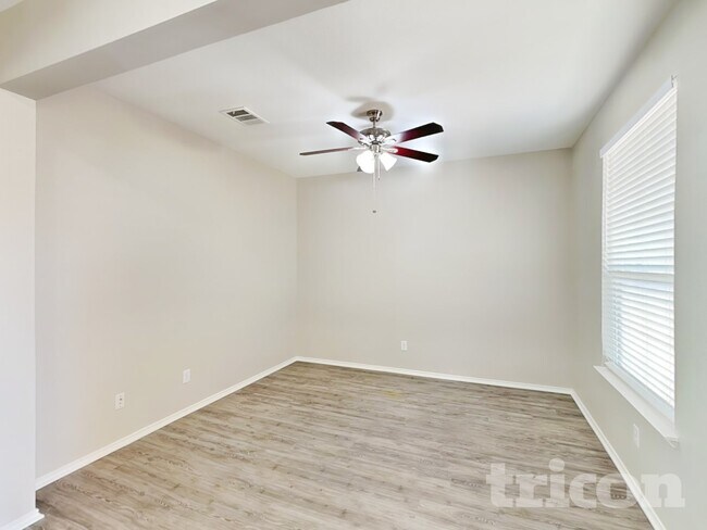 Foto del edificio - 304 Wooded Way