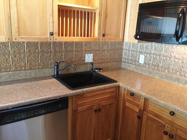Building Photo - TOWNHOME -VILLAGE OF OAK CREEK -  NIZHONI