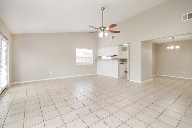 Foto del edificio - 14307 Quiet Town Ln