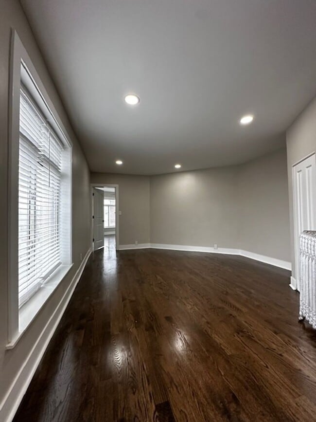 Building Photo - Spacious Updated 1 Bed in the Heart of Log...