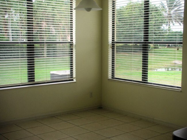 Building Photo - 317 Silver Falls Dr