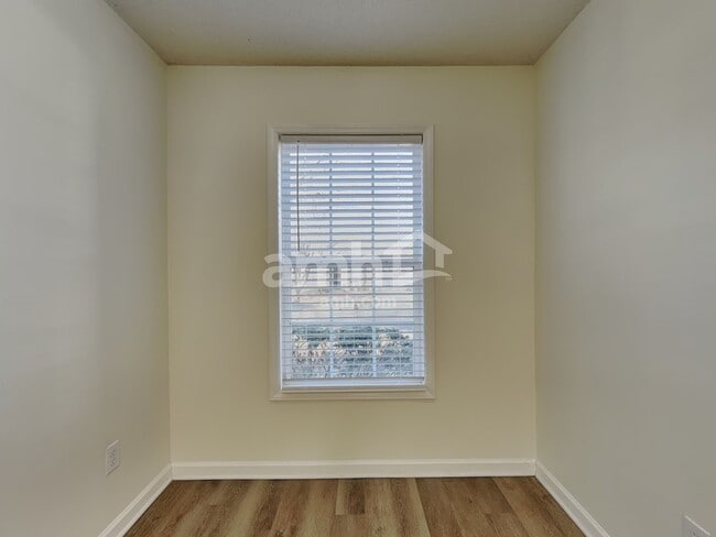 Building Photo - 105 Exeter Ct