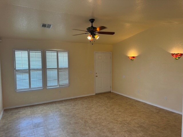 Foto del edificio - 917 Periwinkle Dr