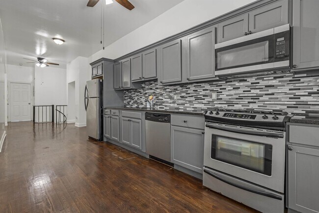 Foto del edificio - 247 OGDEN Ave