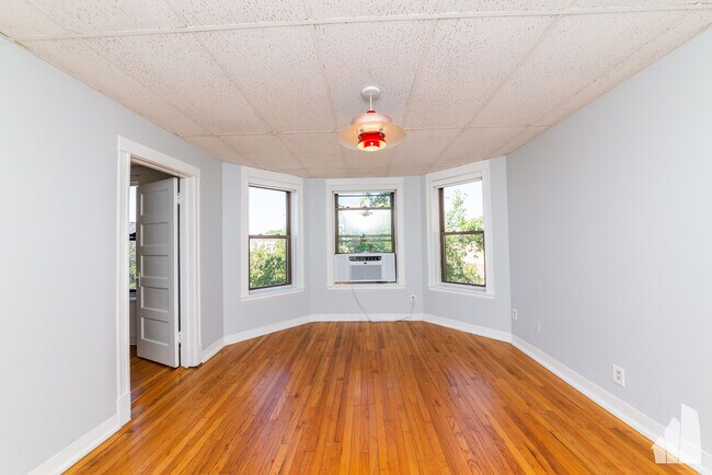 Building Photo - 2609 W Chicago Ave