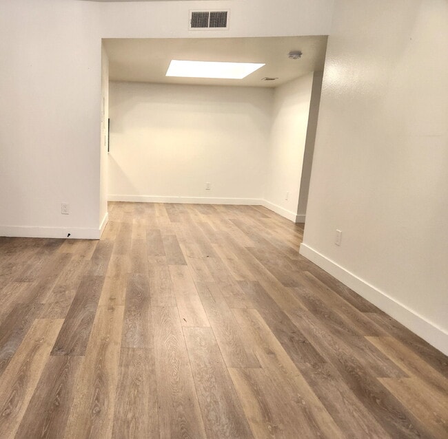 Building Photo - 2BR/2BA Condo with Community Pool & Spa in...