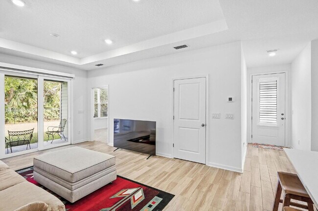 Building Photo - NEW TOWNHOME