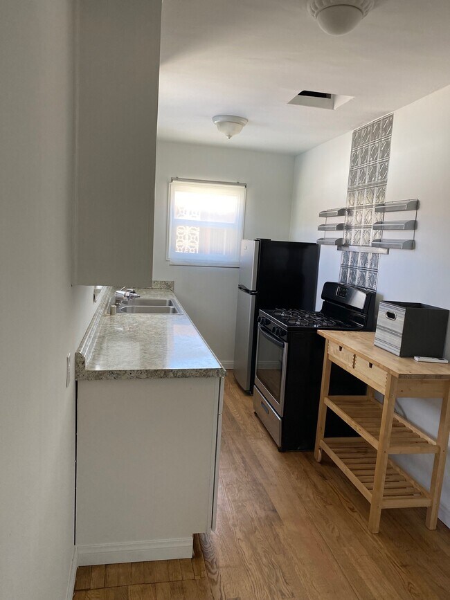 12447 Walsh Ave Unit 47, Los Angeles, CA 90066 Apartments in Los
