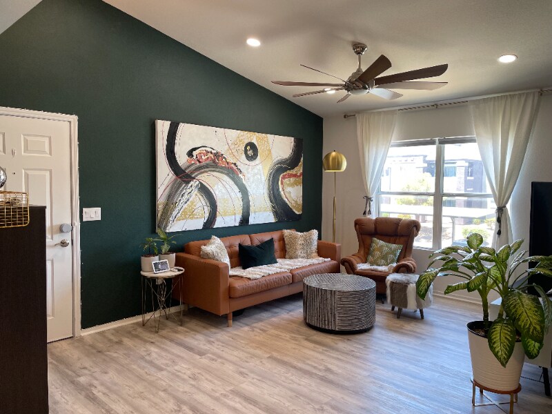 Foto principal - 9620 W Russell Rd