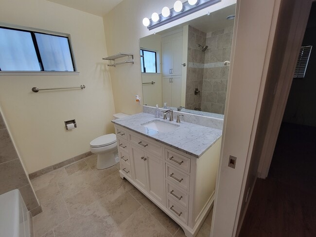 newly remodeled bathroom - 1550 Newborough Dr