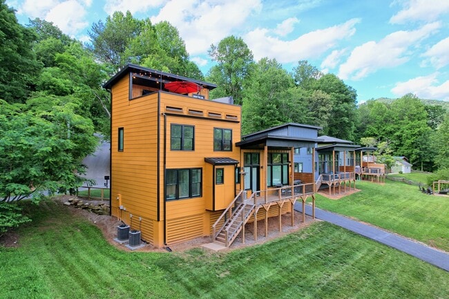 Building Photo - 122 Cannon St