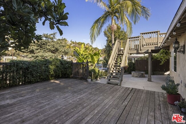 Foto del edificio - 1829 Griffith Park Blvd