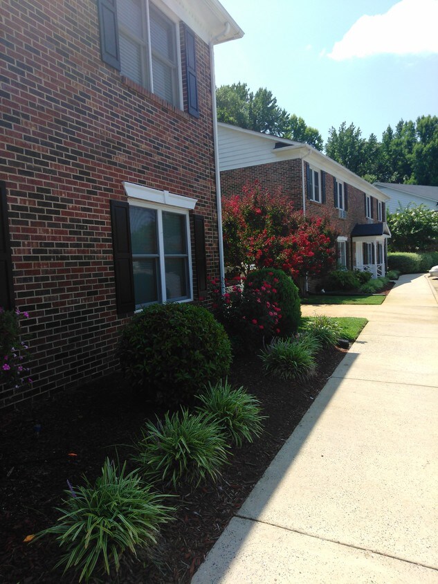 119 Stroupe Rd, Gastonia, NC 28056 Condo for Rent in Gastonia, NC