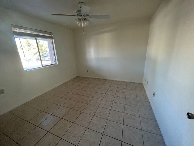 Building Photo - 3 Bed 2 Bath Home