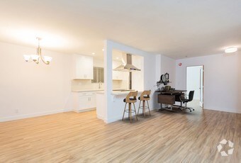 Primary Photo - 11670 Iowa Ave