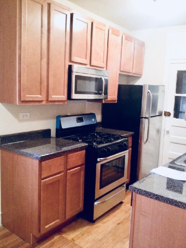 Foto del edificio - 3808 W Irving Park Rd