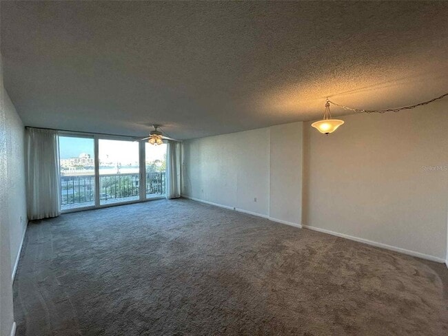 Building Photo - 400 Island Way