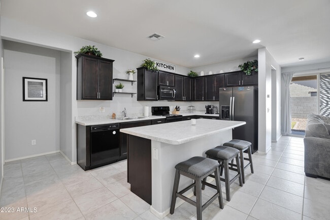 Foto del edificio - 17560 W Patrick Ln