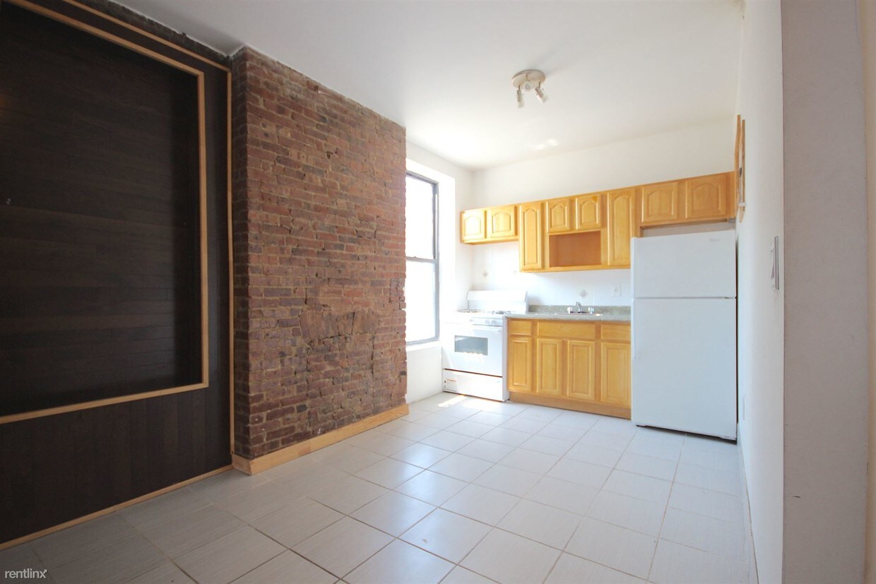 Primary Photo - 195 Greene Ave