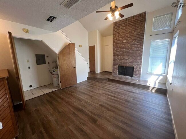 Foto del edificio - 4501 Mistletoe Dr