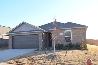 Building Photo - 10520 SW 41st St