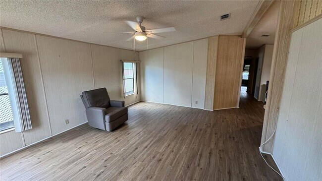 Building Photo - 1001 Starkey Rd