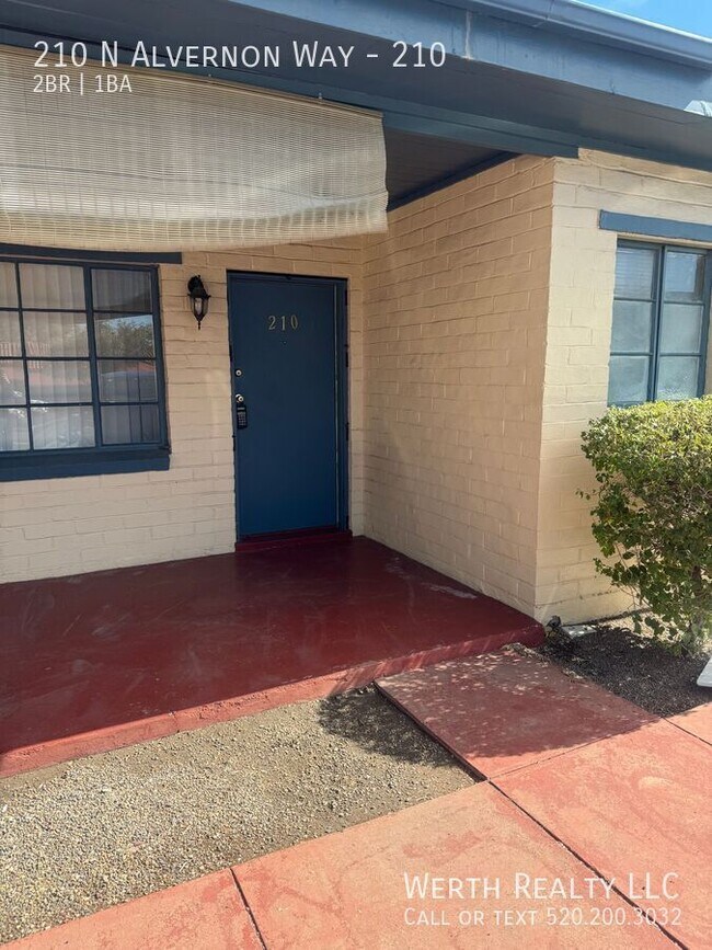 Building Photo - 2 Bedroom with large fenced yard
