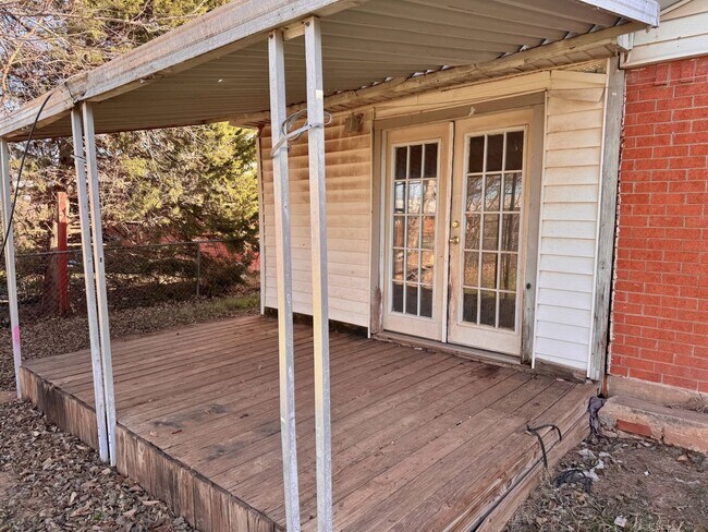 Building Photo - 3 Bed 1.5 Bath In City View