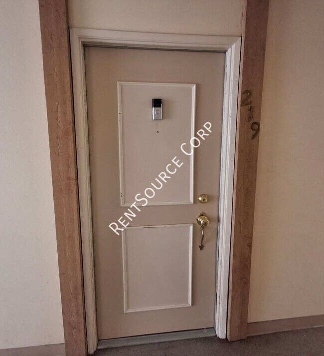 Foto del edificio - 23515 Lyons Ave