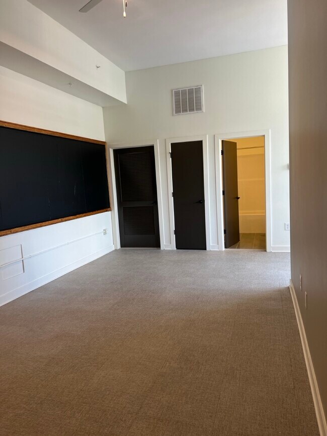 Building Photo - PULASKI LOFTS