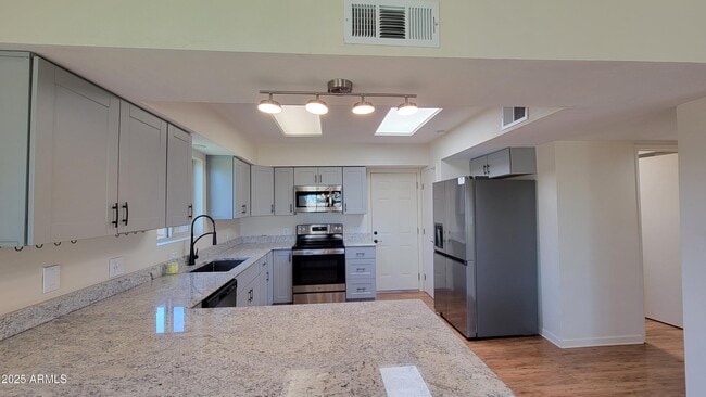 Building Photo - 5149 Paseo Las Palmas
