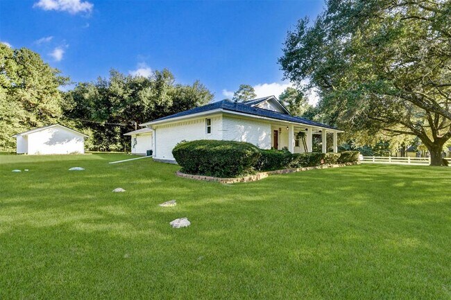 Building Photo - 9550 Lake Conroe Dr
