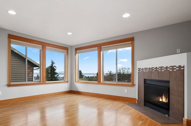 Building Photo - Gorgeous West Seattle Junction Townhome