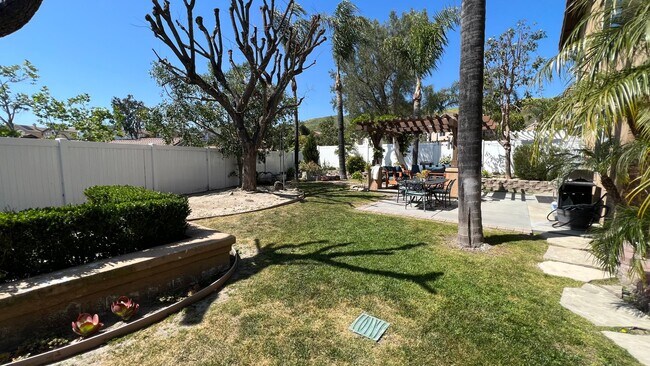 Foto del edificio - Spacious 4 Bed 3 Bath Home with Loft in Fo...