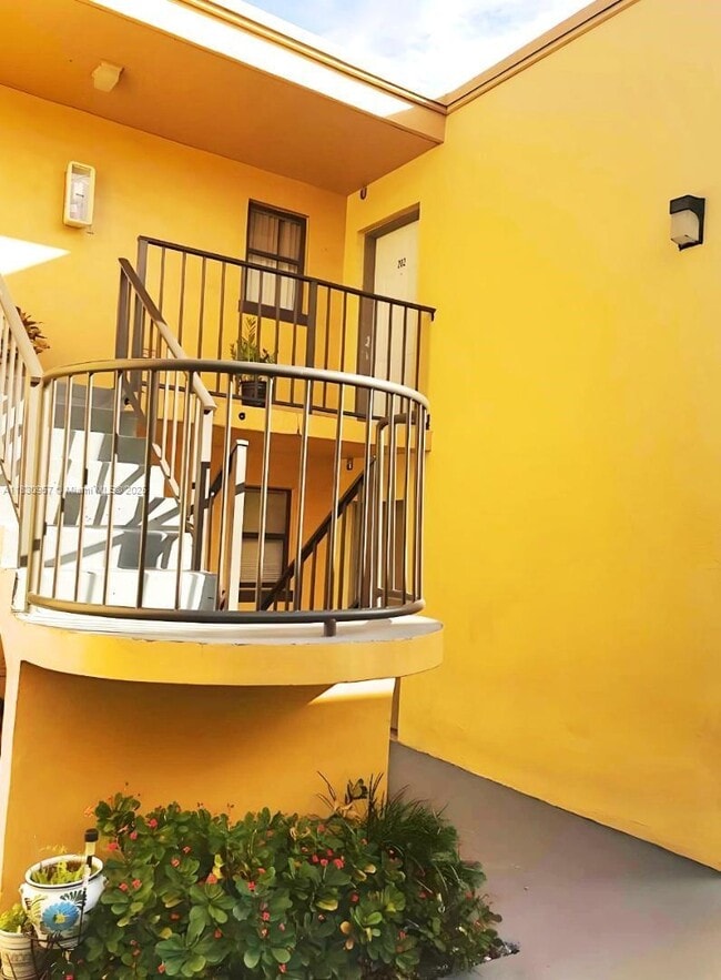 Foto del edificio - 530 NW 114th Ave