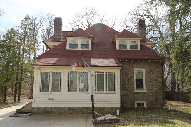 Foto del edificio - 1015 Cedar Rd
