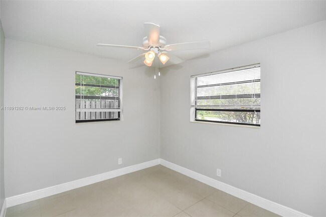 Foto del edificio - 1061 SW 31st St