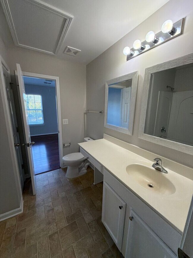 Foto del edificio - 2 Bedroom 1.5 Bathroom
